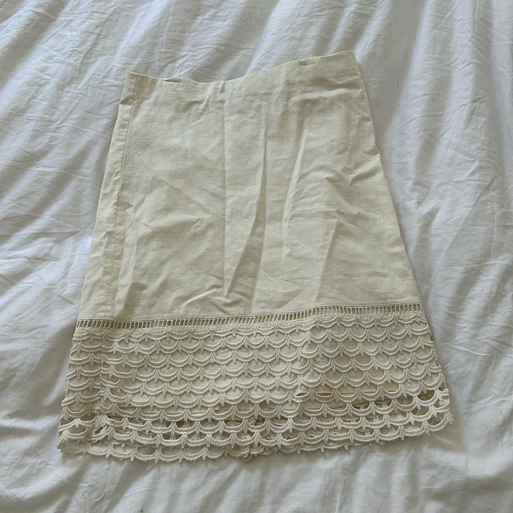 White scalloped bottom pencil skirt